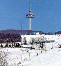 Hoherodskopf (776 m �ber NN) mit Skilift und Fernsehturm
